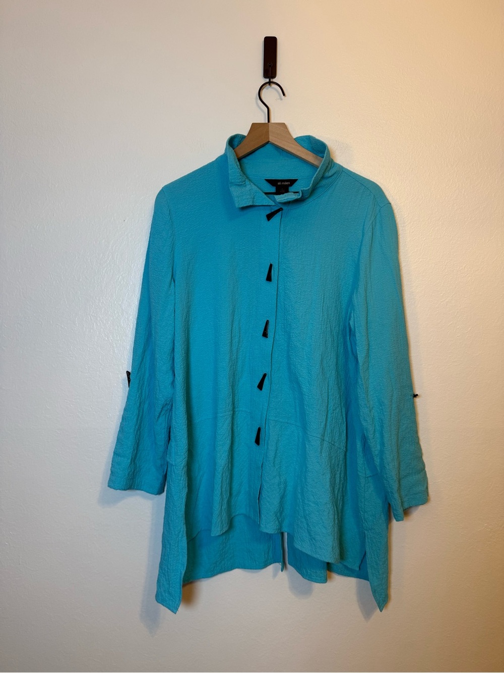 Ali Miles wire collar textured blue tunic‎ top